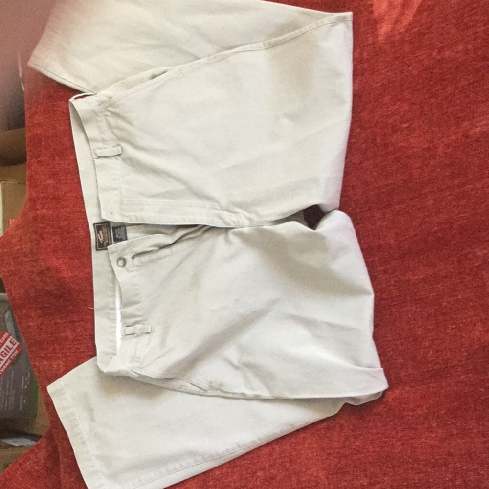 Men’s pants khaki size 38 x 32 great shape
